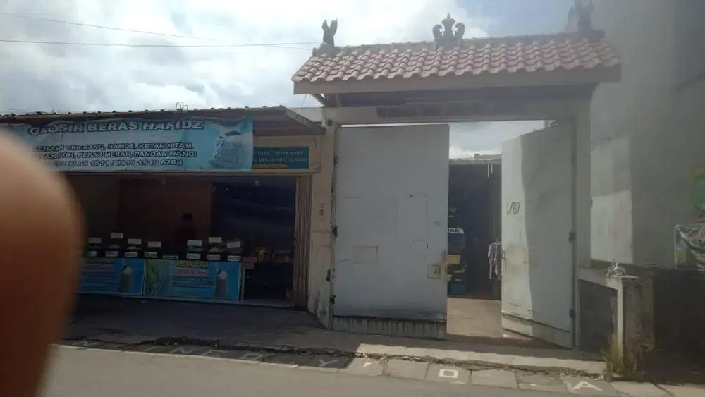 Disewakan gudang 400 m2 dan ruko 100 m (1 jalan beda bangunan)