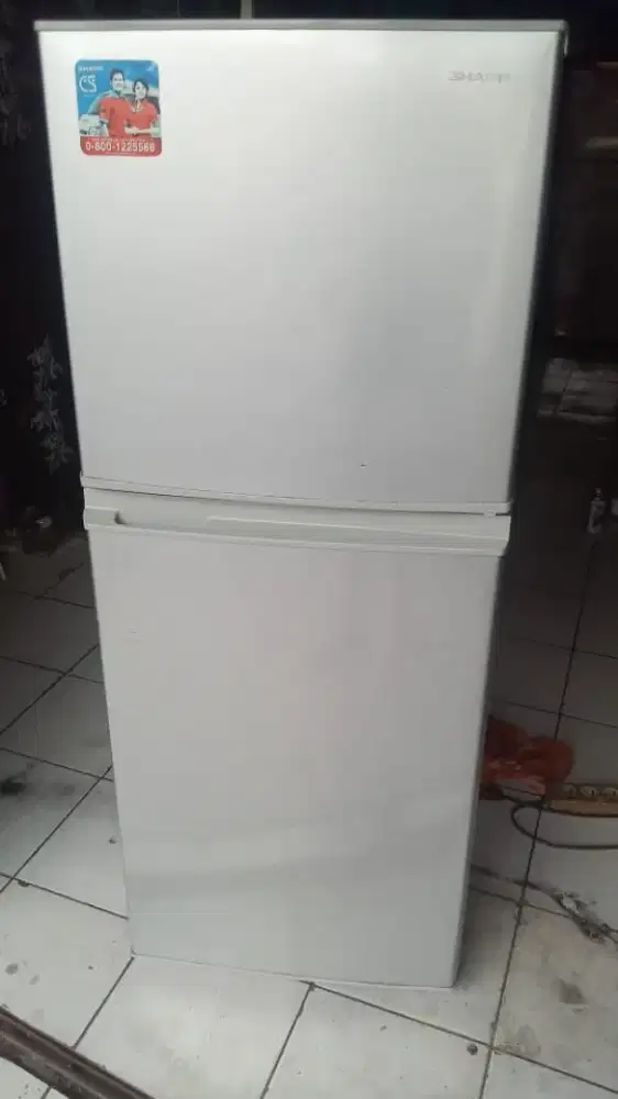 Jual butuh kulkas 2 pintu merk sharp normal dingin beku cepat