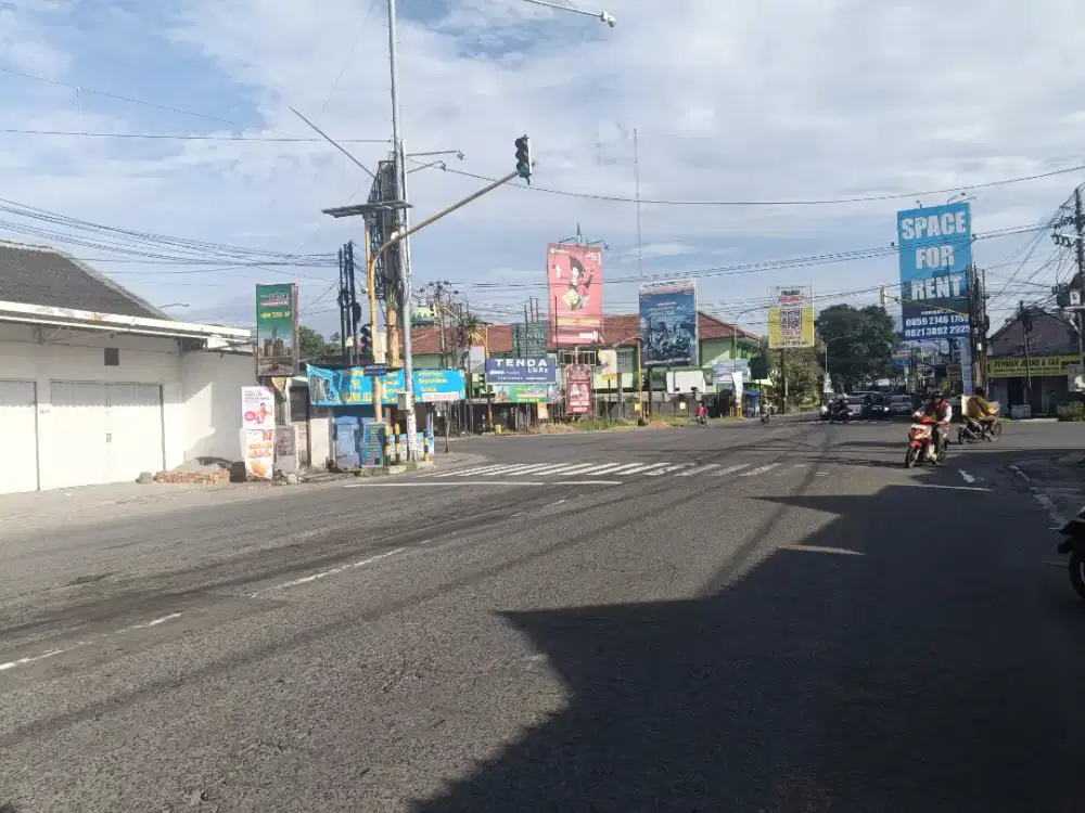 Dijual tanah bonus bangunan pinggir jalan raya tajem Maguwoharjo