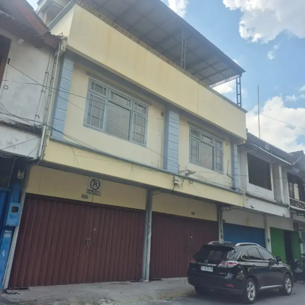 Dikontrakkan 2ruko gandeng lokasi strategis tengah kota