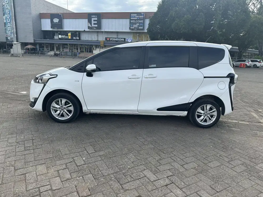 (Dp 5 jt) Toyota Sienta G upgrade V matic 2017 Tangan 1 dari Baru