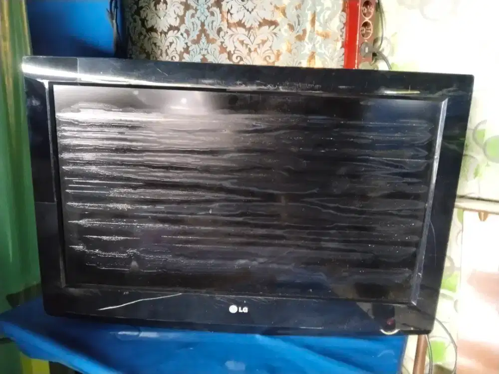 TV LCD LG 32in masih