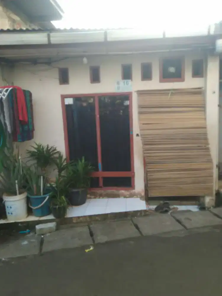 Rumah pinggir jalan murah