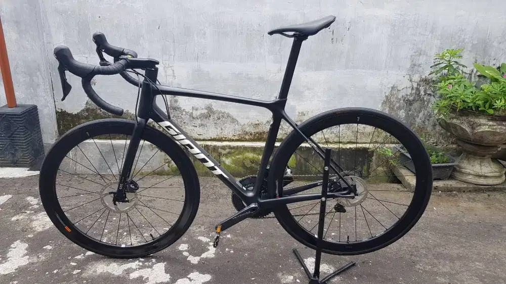 Giant TCR Advance Pro Team Disc Ultegra with Power Meter