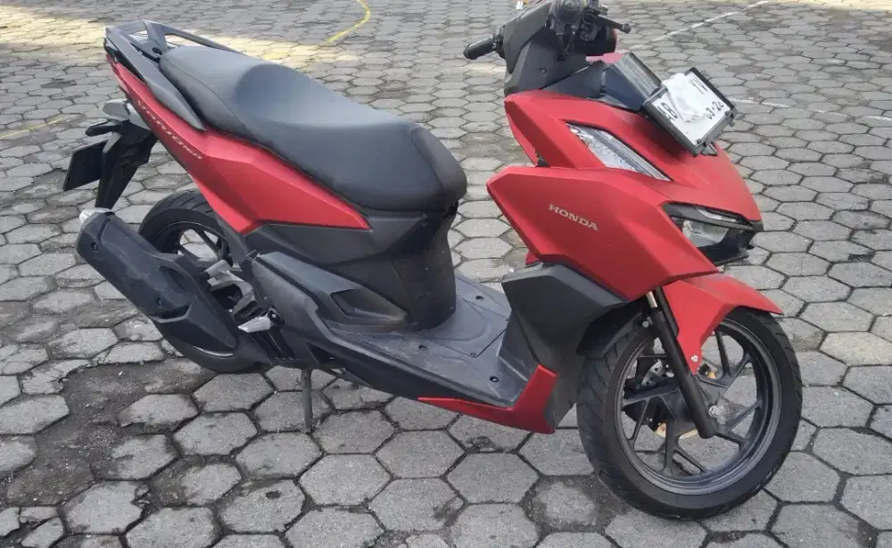 Hoda Vario 160, 2023, warna merah,