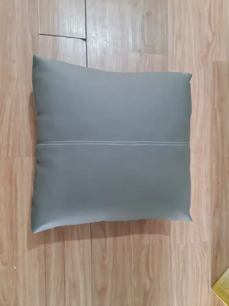 Bantal sofa bahan oscar warna abu abu, harga  4 bh