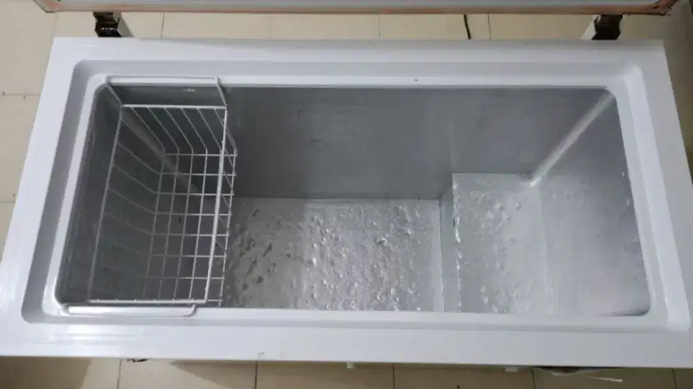 DIJUAL 3 FREEZER EX RESTO, DIJAMIN DINGIN