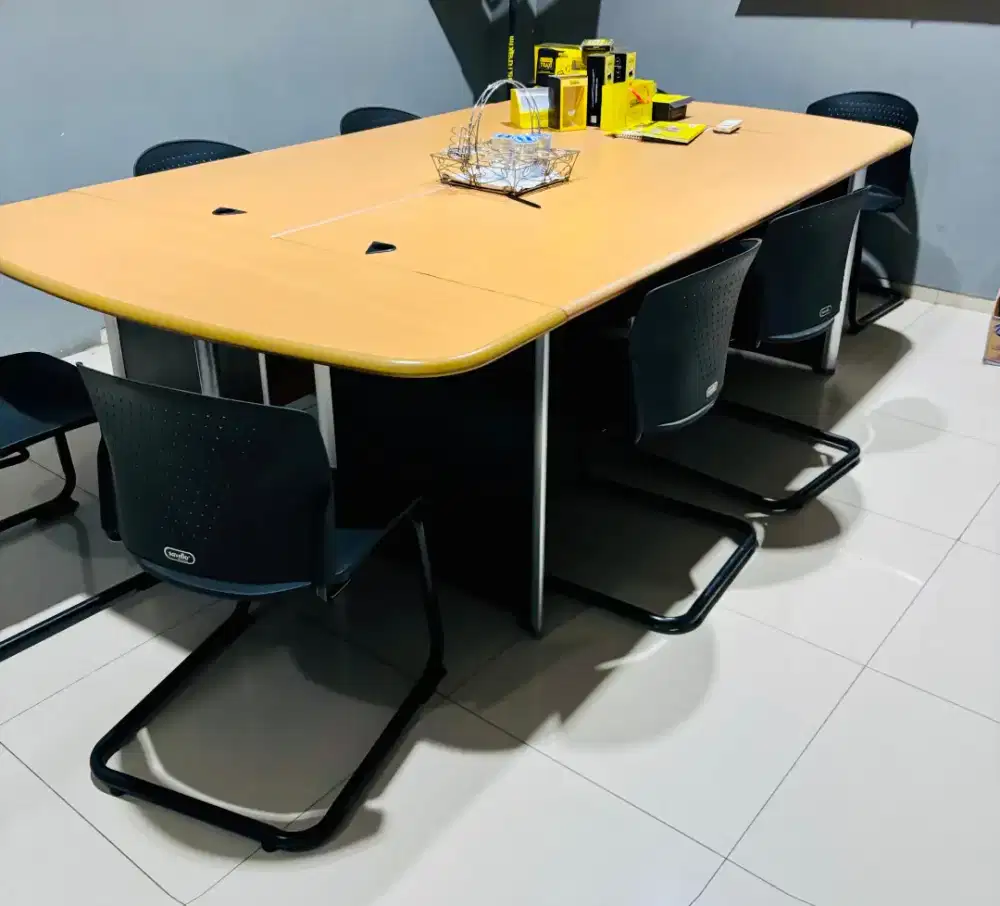 Meja Meeting E class Modera