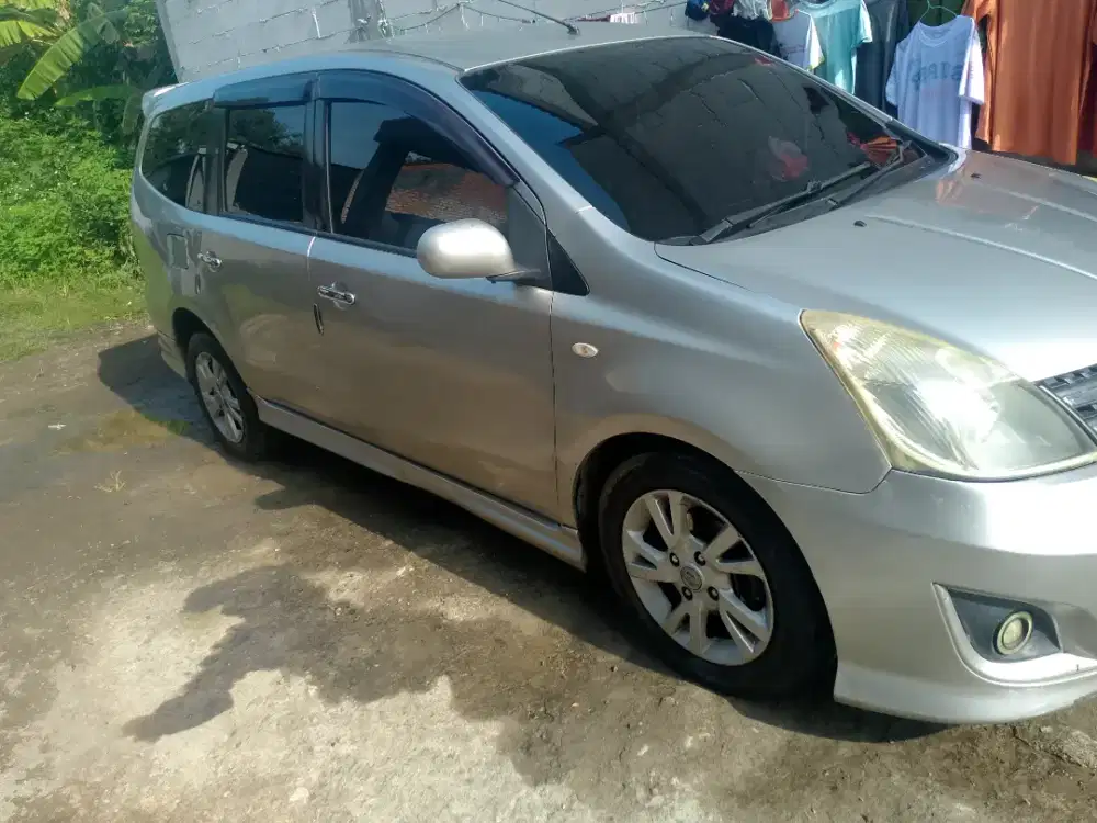 Jual cepat grand Livina matic 1.5 XV