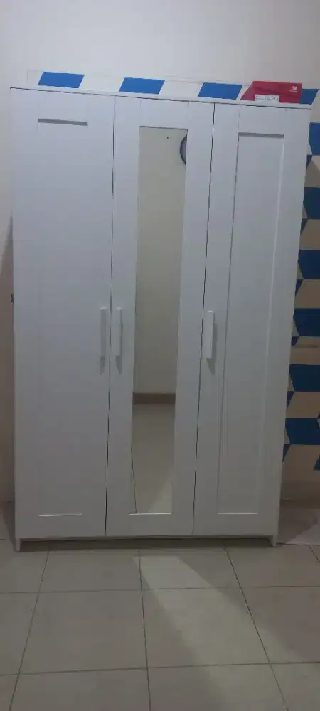 LEMARI BAJU 3 PINTU
