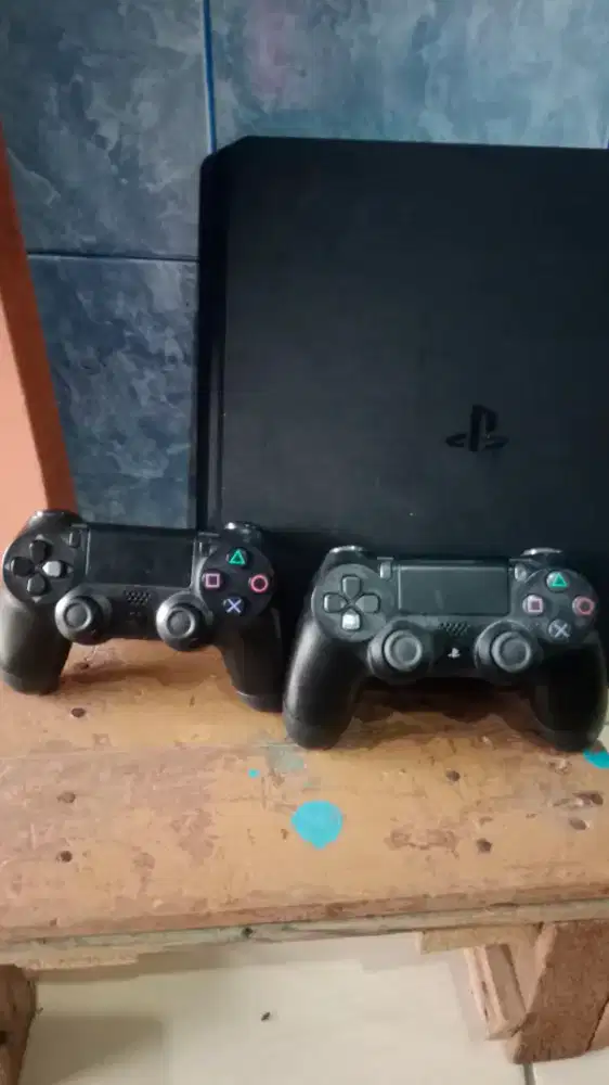 Jual PS 4 edisi slim 1 tb