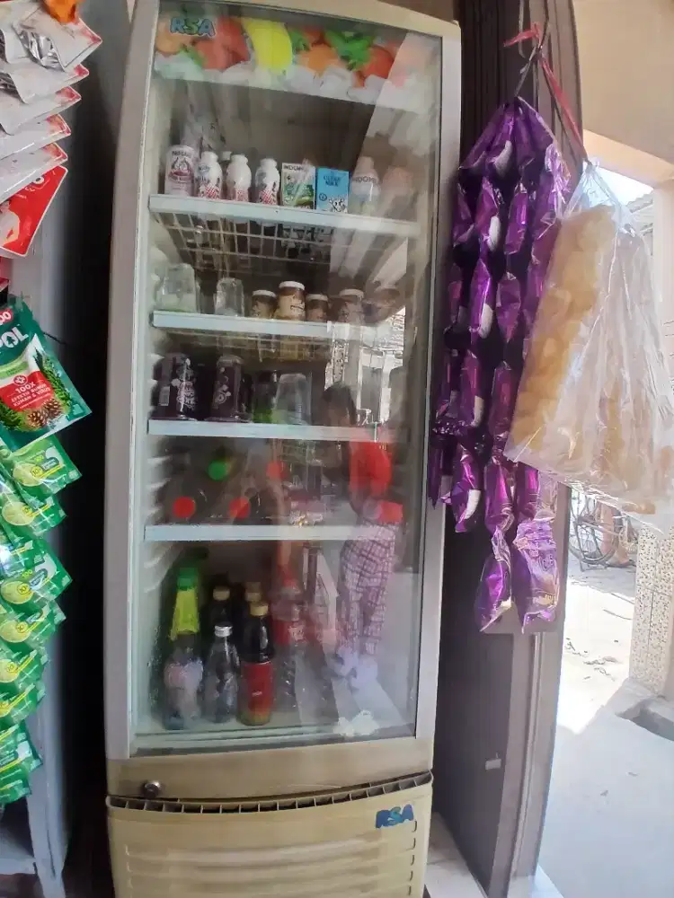 Showcase bekas warung