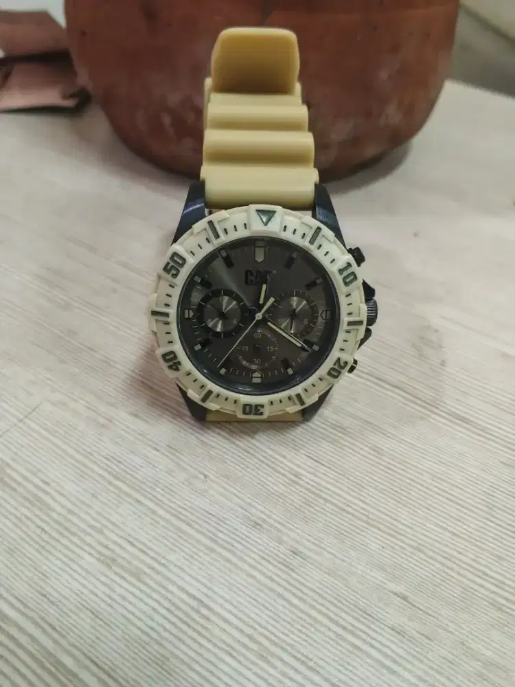 Jam Caterpillar original