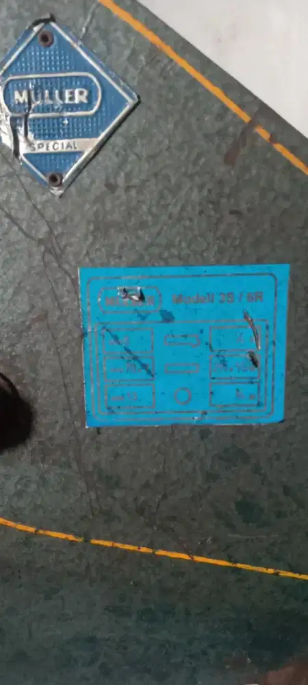 Di jual alat potong plat , baru sekali dua kali di pakai ..