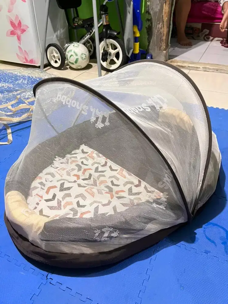 Tempat Tidur Bayi