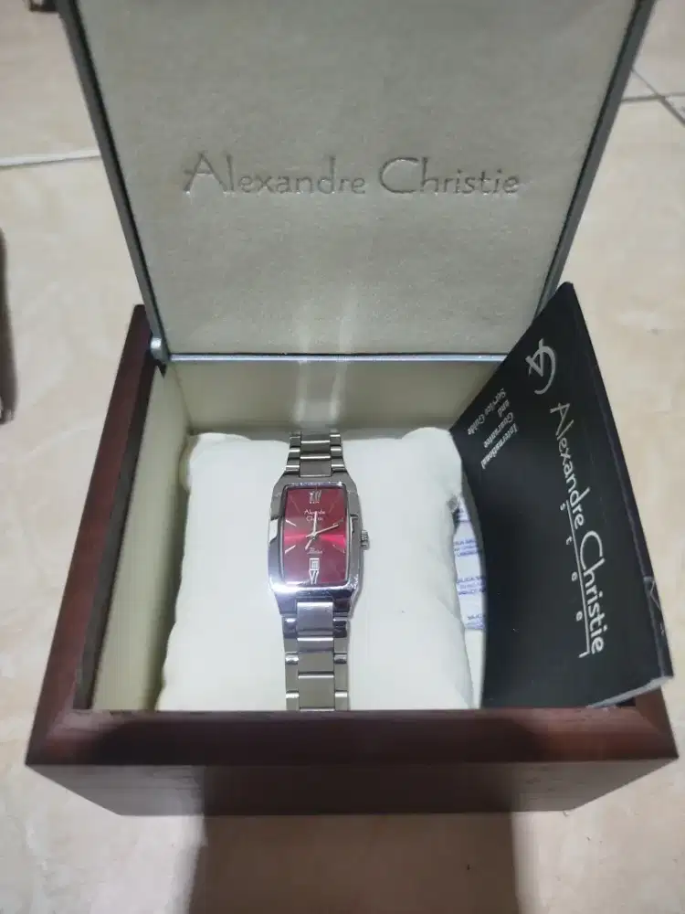 Jam tangan wanita, Alexander christi
