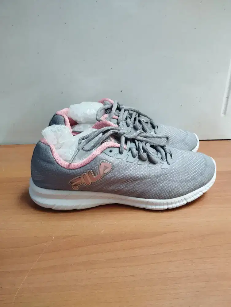 Sepatu Running Fila 39