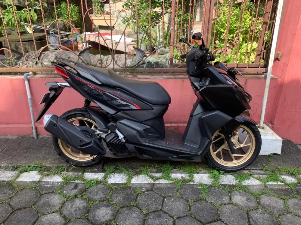 Vario 160 Tahun 2024 - Hitam
