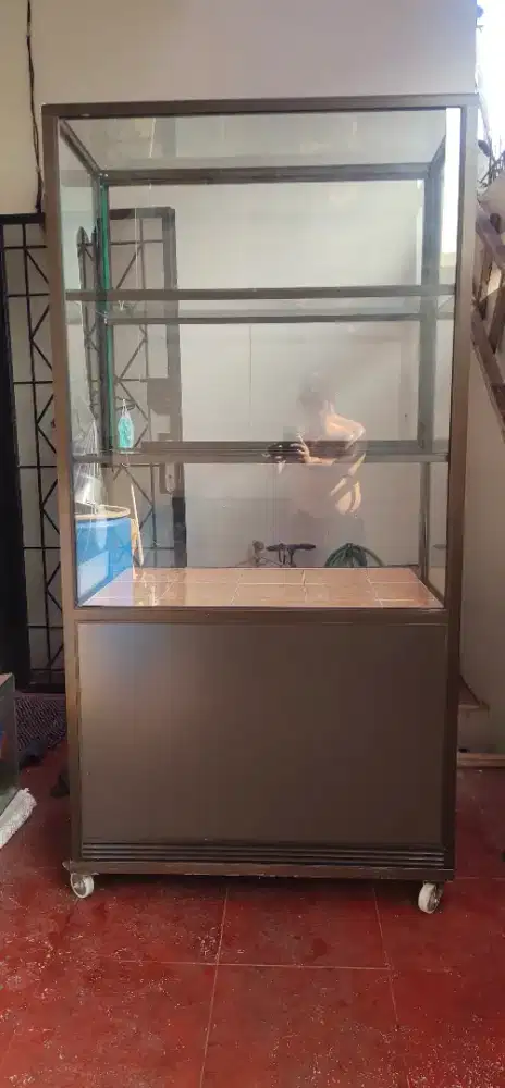 Etalase Aluminium Uk P.70 X L.100 X T.205Cm