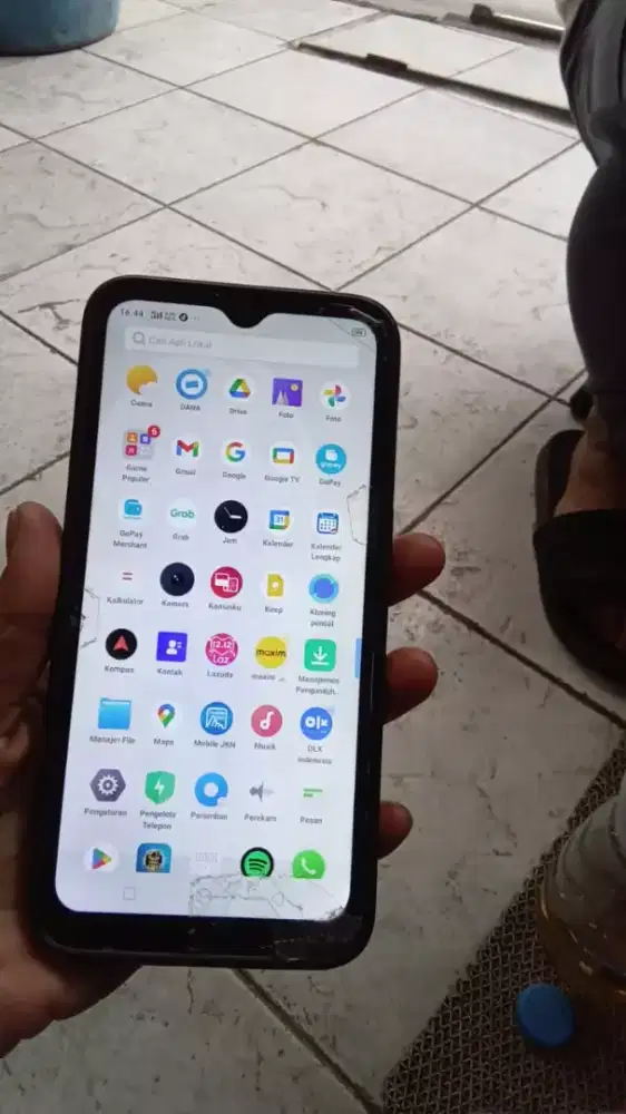Hp Realme bekas tapi masih mulus.No Minus..hanya kaca nya saja retak