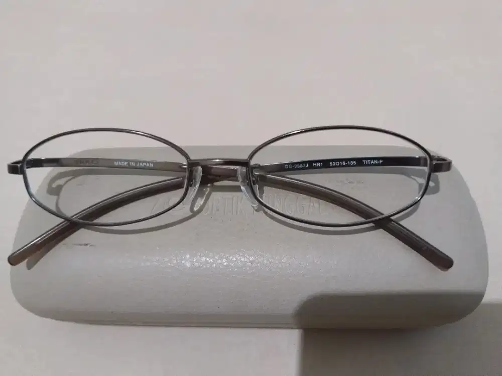Frame kacamata gucci authentic