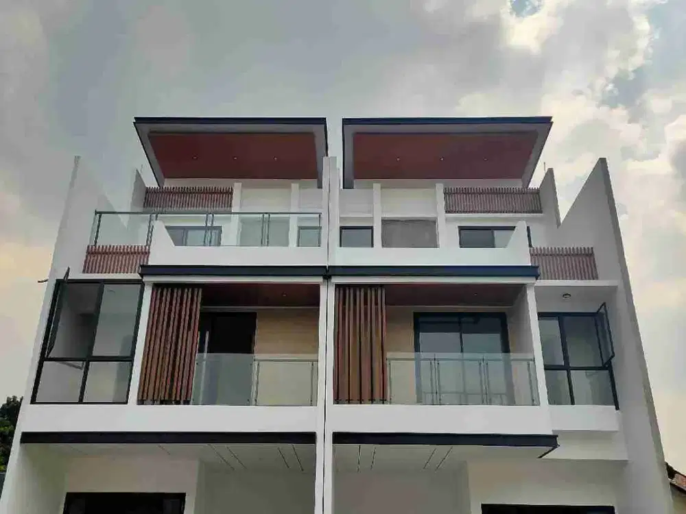 Dijual Ruma modern 3 lantai + rooftop kualitas premium, Dilewati Jaklingko, Dekat RS, Sekolah di Jakarta Selatam