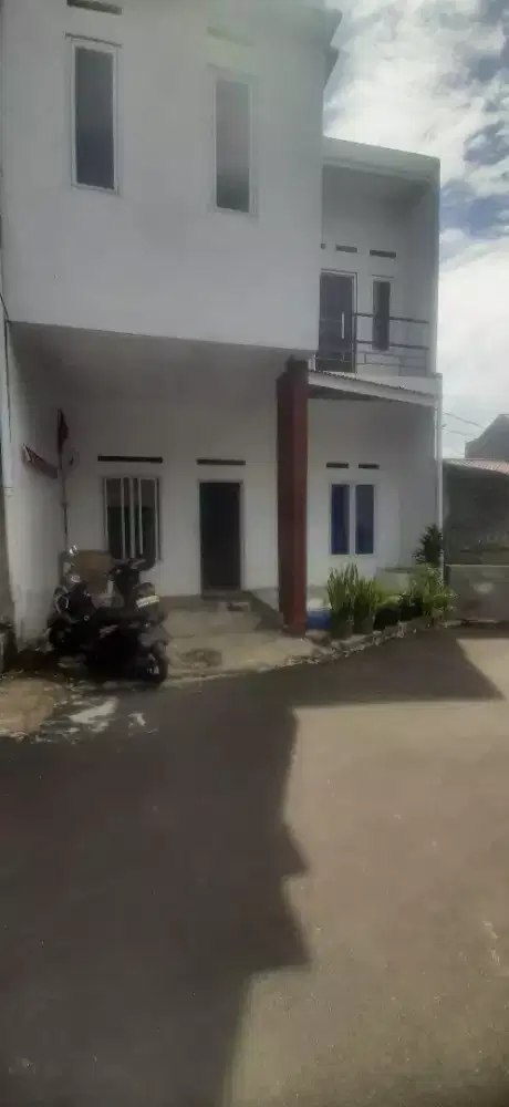 Jual rumah 2lt siap huni