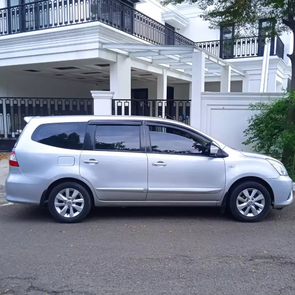Nissan Grand Livina XV Matic 2014 Good condition