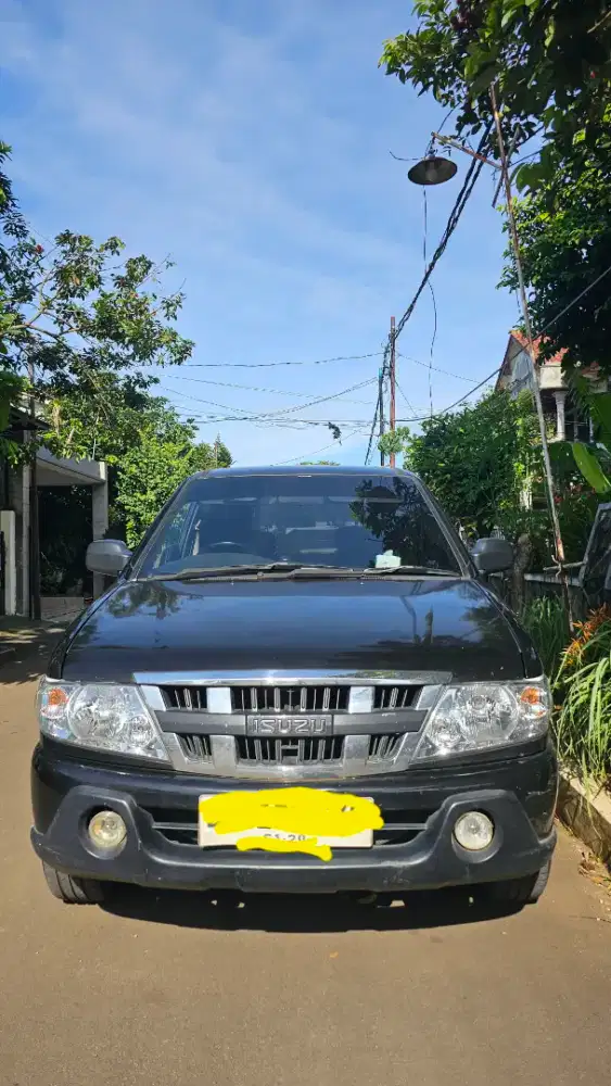 Isuzu Panther LV Turbo 2014 MT