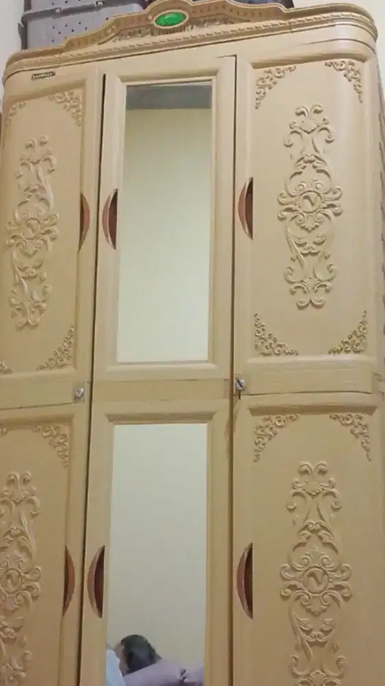 Lemari baju oliymplas