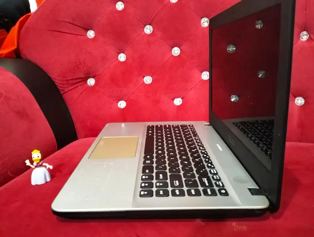 Asus x441b AMD A9 -9425/speed 3,1ghz/RAM 4 SSD 128/VGA Radeon R5