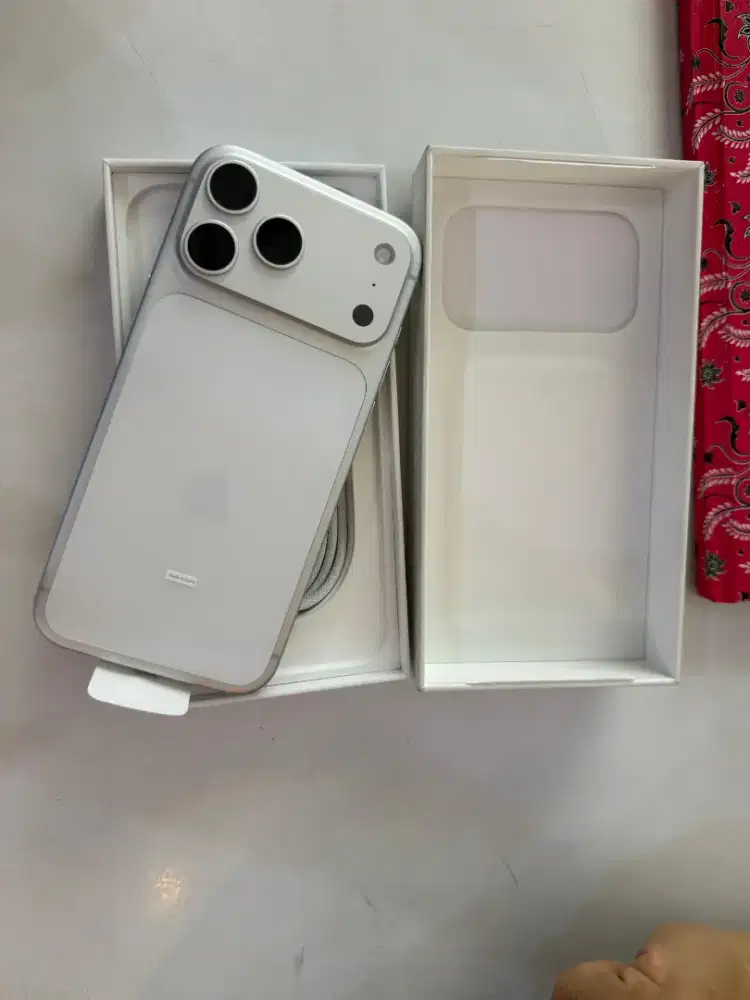 READY IPHONE 17 PRO 512 BERGARANSI RESMI