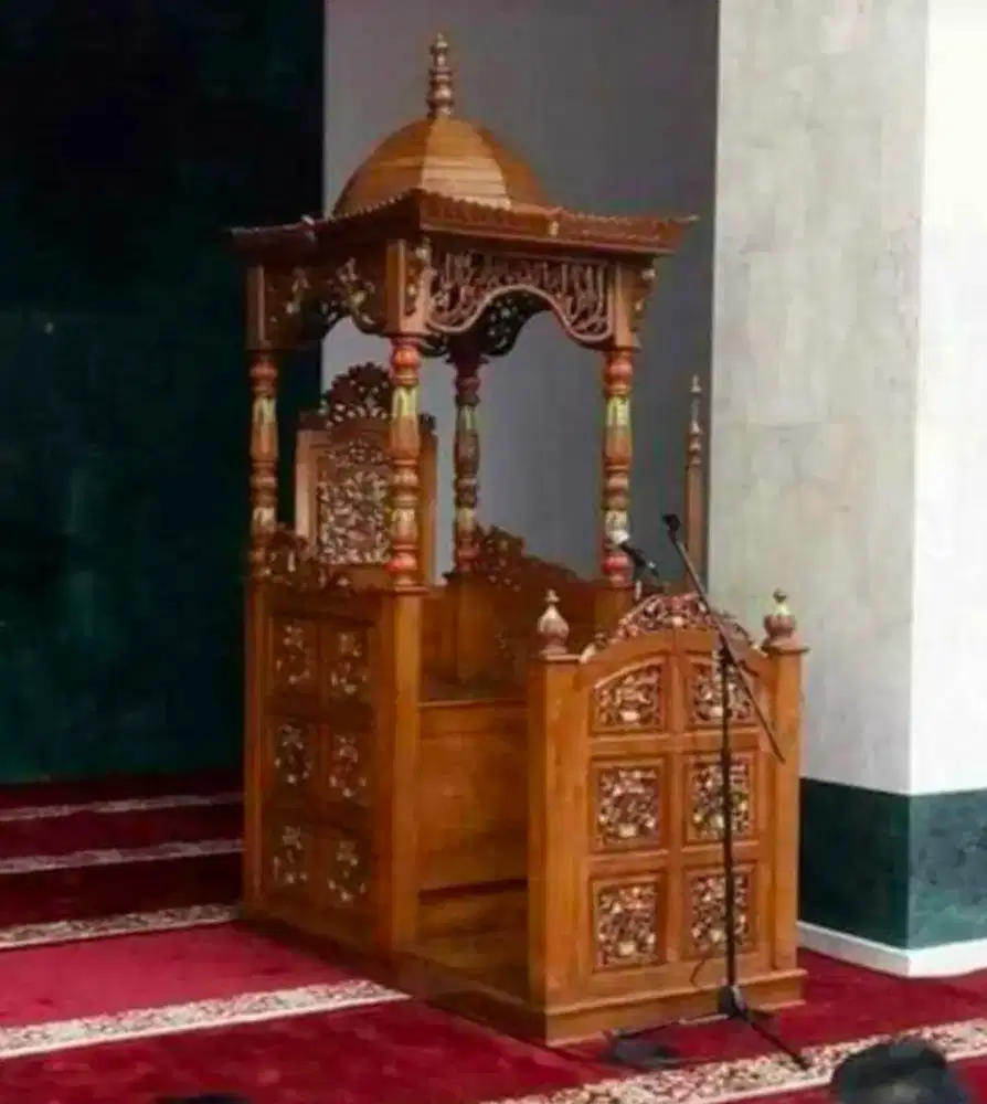 Mimbar masjid ukiran