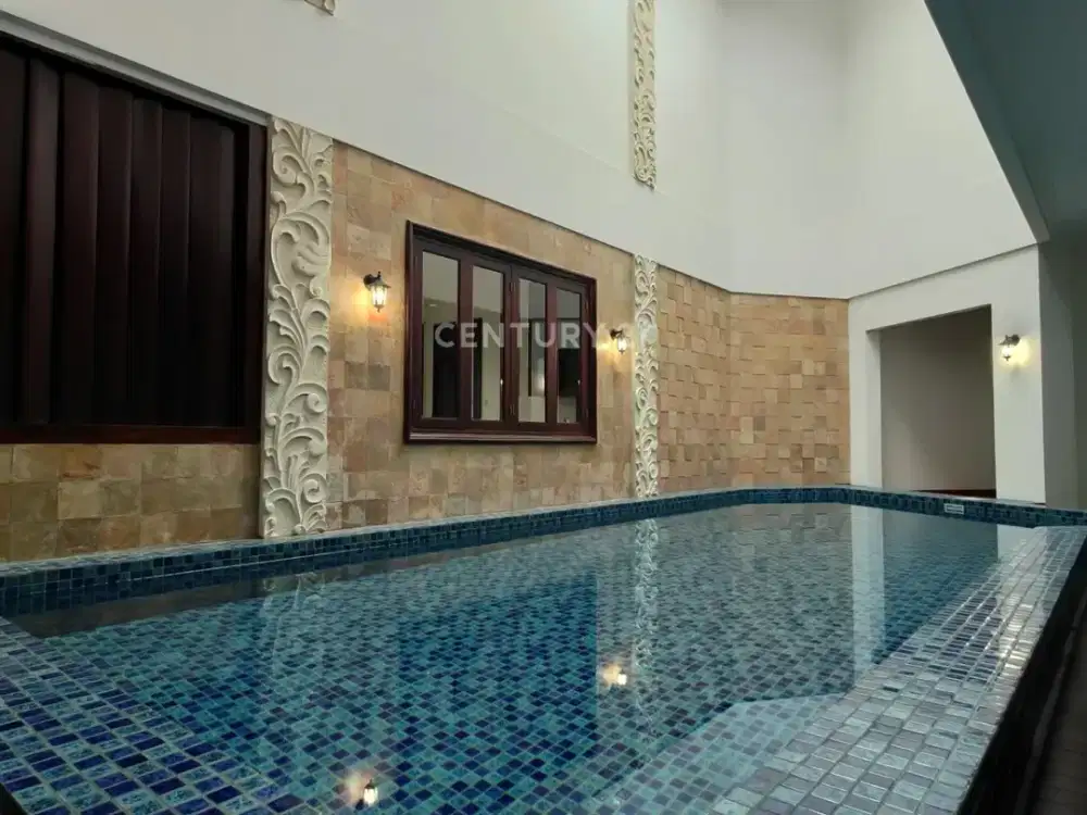 Disewa Rumah Mewah Taman Luas Dalam Komplek Dekat Ke Senayan