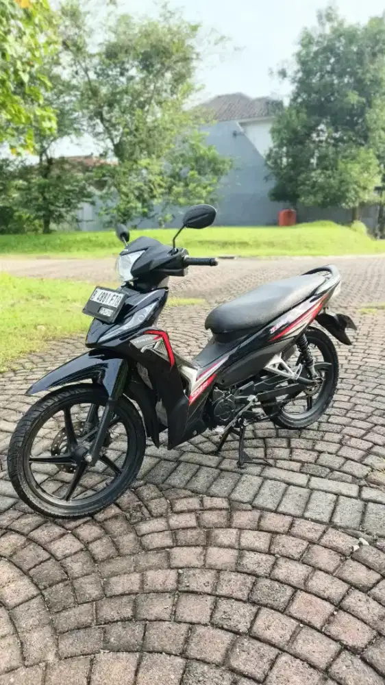 Revo X 2019 hitam