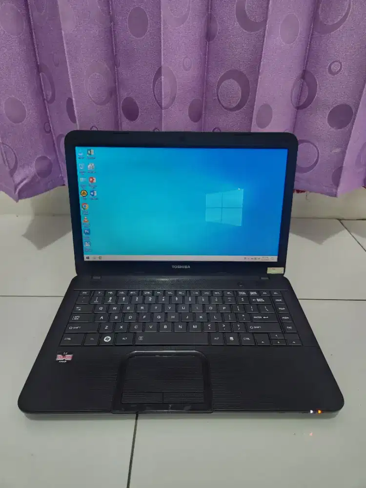 Laptop toshiba satelite c800d 4/320 siap pakai