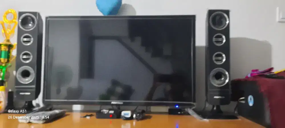 POLYTRON LED TV 32INCH (TOWER SPEAKER)