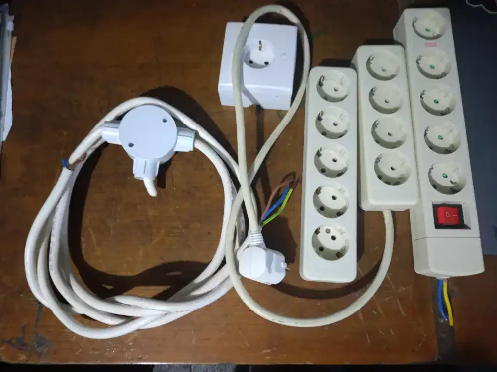 Stopkontak colokan listrik