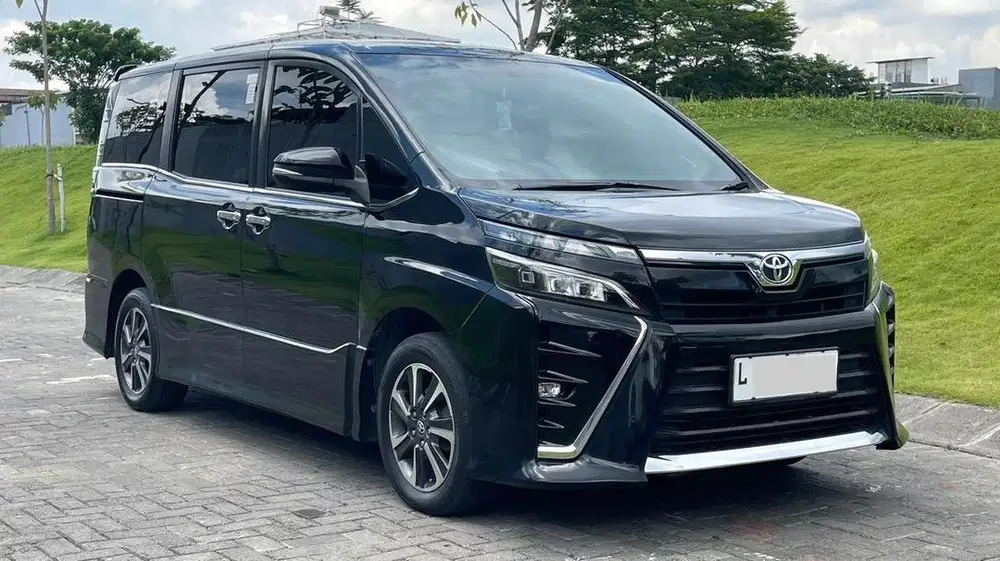 Toyota Voxy 2.0 Matic 2020 Hitam Plat L