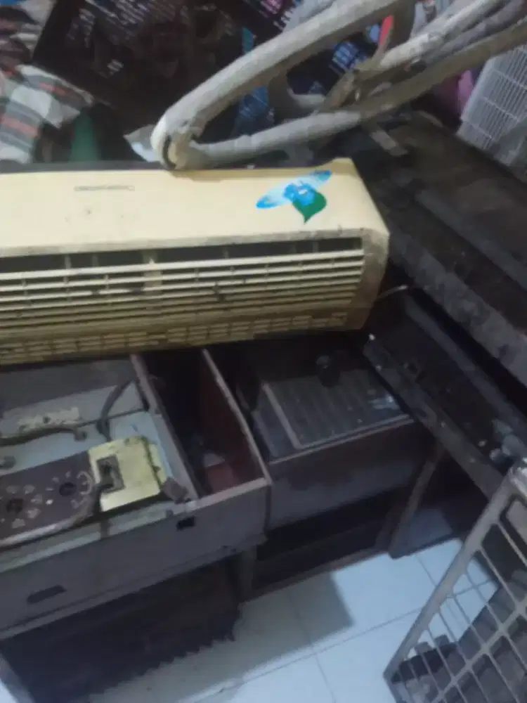 Menerima  AC dan genset rusak