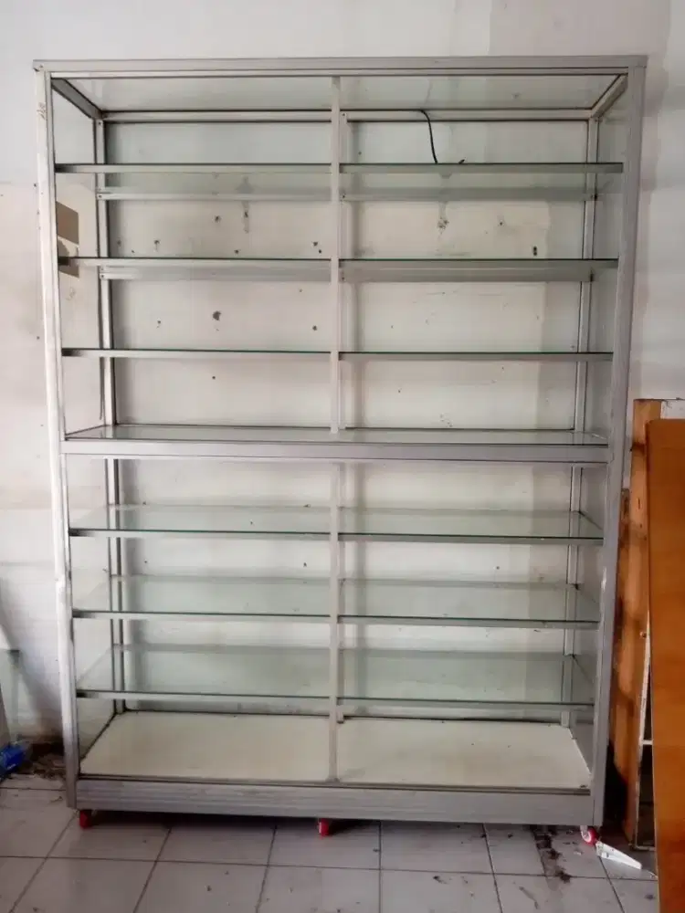 Etalase bekas tinggi 2 meter