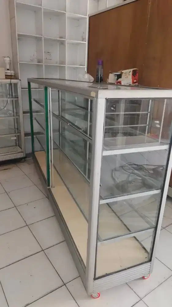 Etalase bekas 2 meter