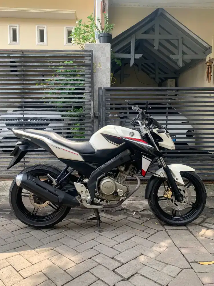 VIXION ADVANCE PLAT (S) JOMBANG BODY MULUS MESIN SEGEL ASLI  DR DELER