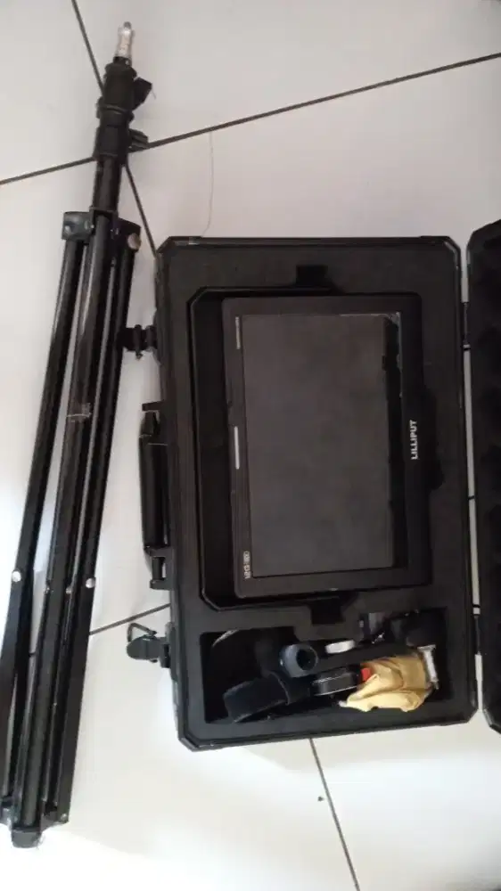 Jual monitor Liliput Q10 bisa split 2 camera