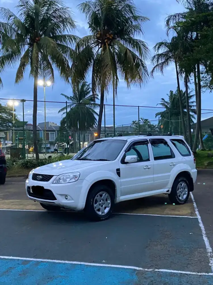 Ford escape limited 2011 putih favorit