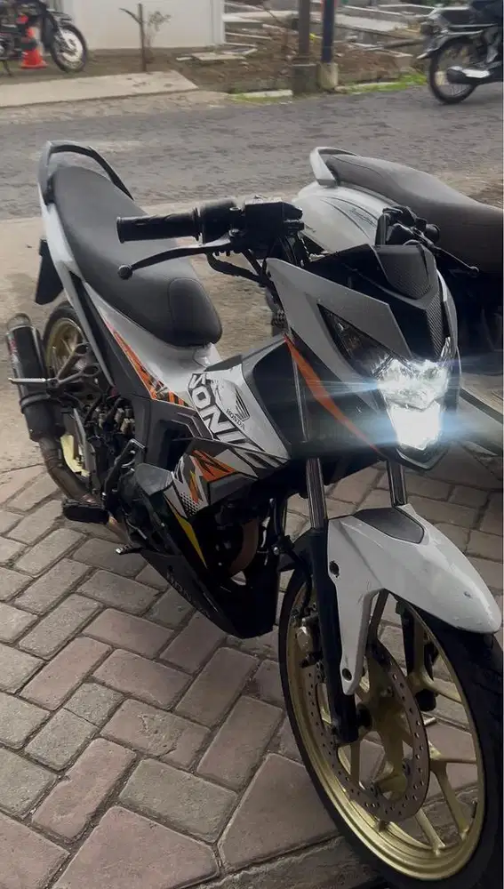 Honda Sonic 150r Tahun 2016 Warna Putih