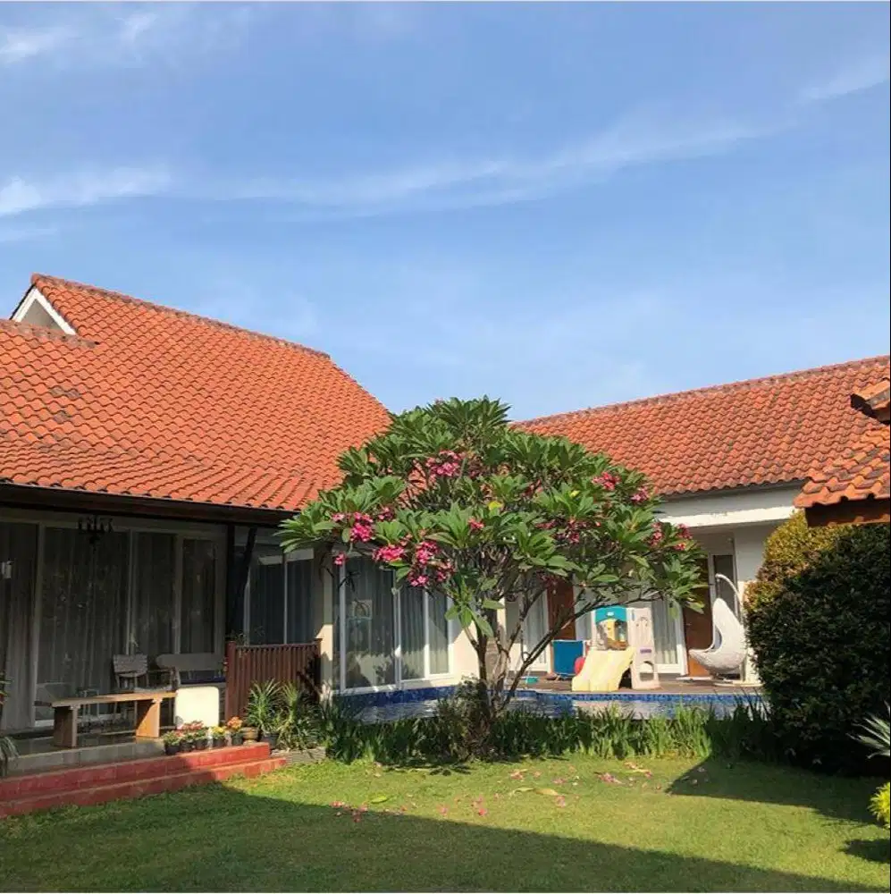 Dijual Rumah Strategis Dgn Swimming Pool di Ciputat Tangsel BS-17272