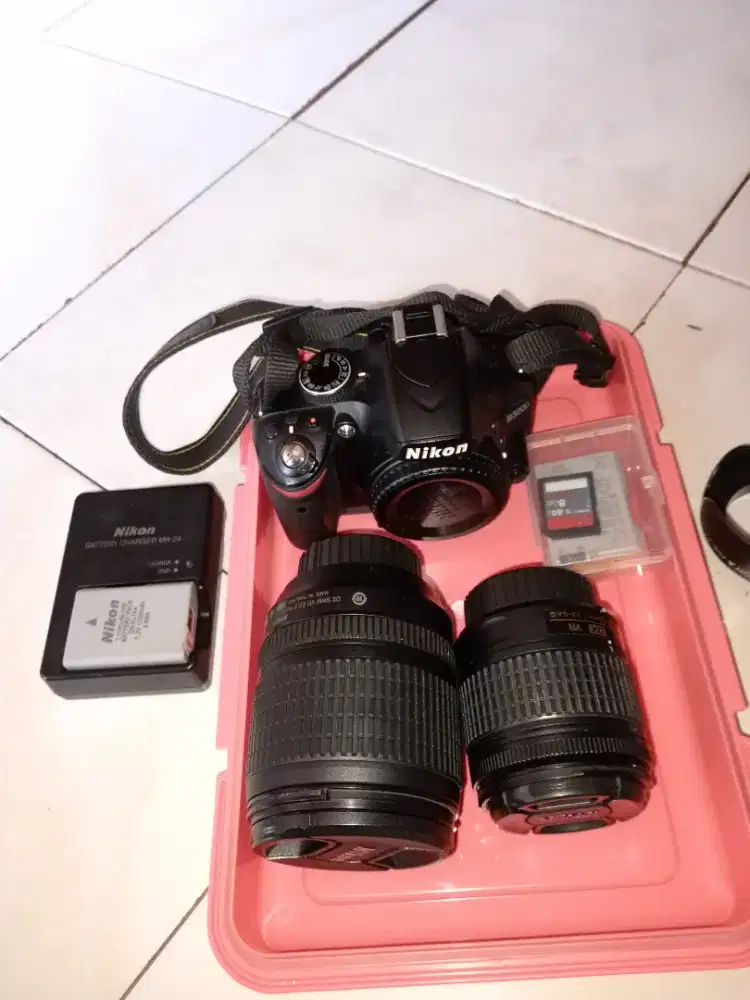 Kamera Nikon d3200 free 2 lensa