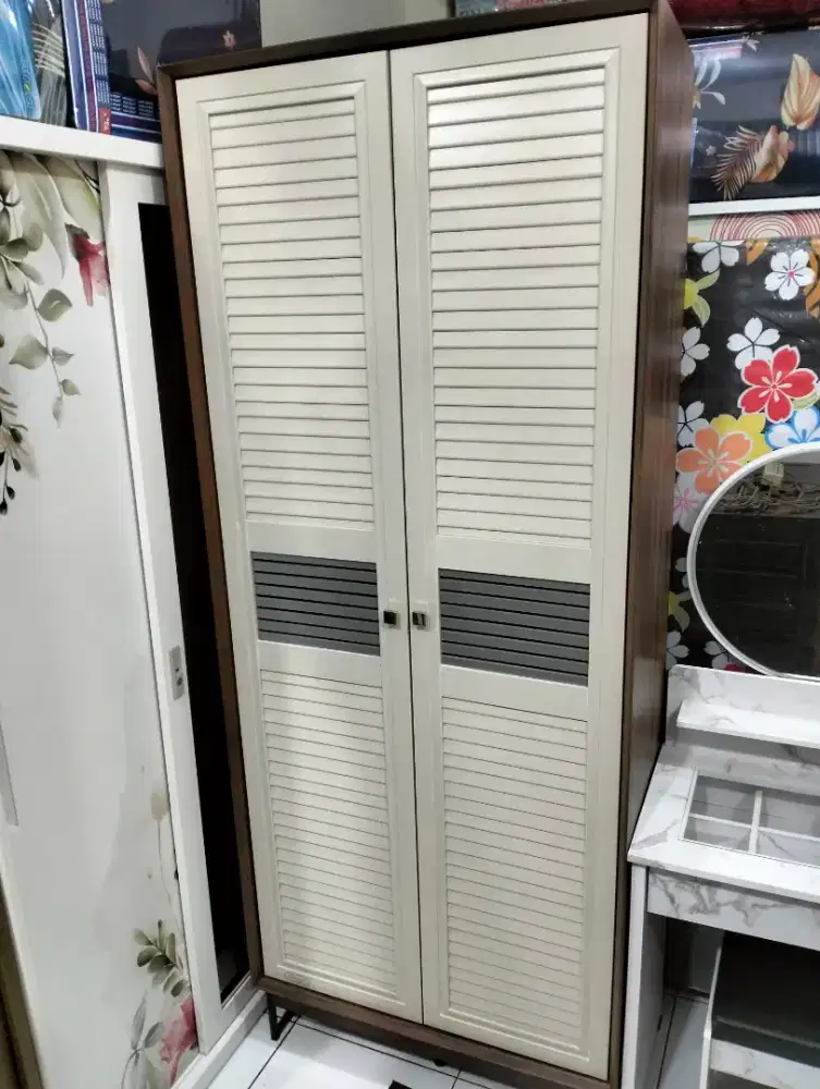 Lemari sepatu  minimalis