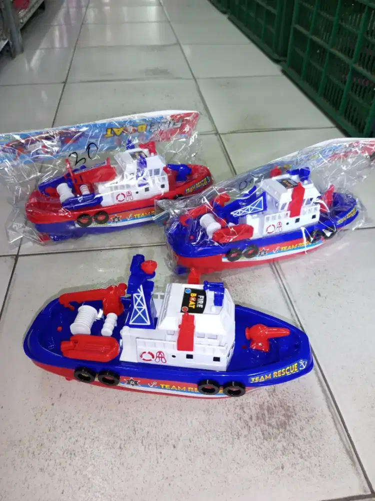 Mainan anak kapal speedboat baterai